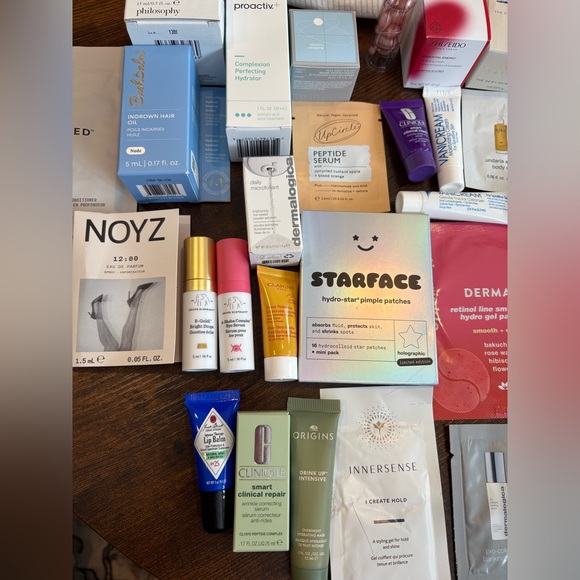 Assorted Beauty Sample Bundle - Picture 3 of 4